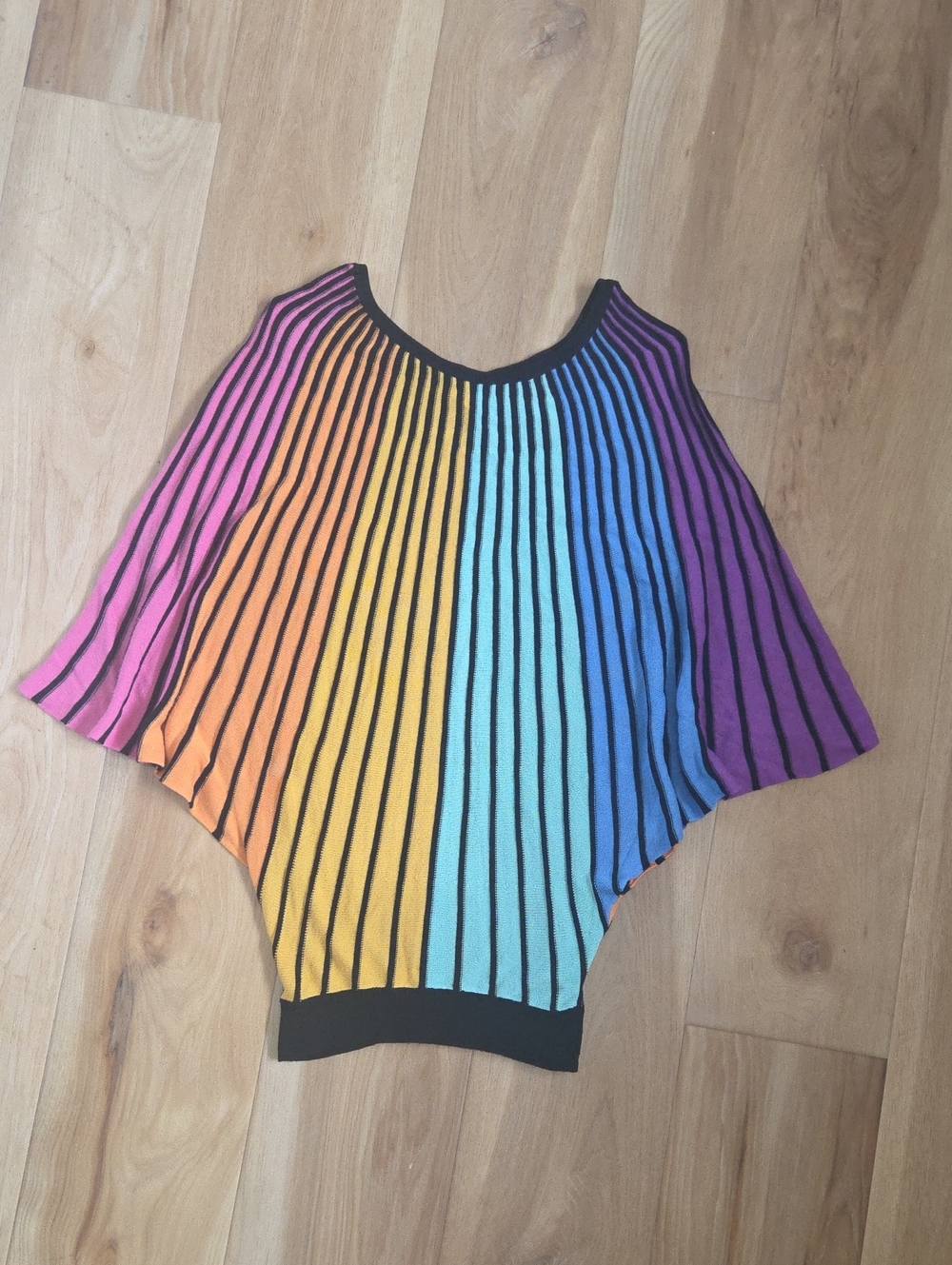 Soft Colorfup Batwing Top Sz XS